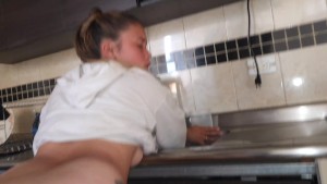 Her stepfather fucks her without anyone noticing in the kitchen, her daughter covers him (DANNY ROUS